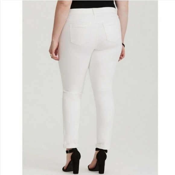 Torrid White Denim Distressed Boyfriend Jeans Size 22 - Picture 5 of 8